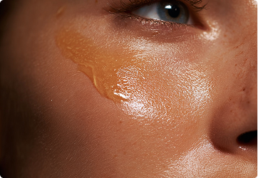 Wirkt beruhigend auf reaktive Haut und kann Rötungen sichtbar mindern (Centella-Triterpene, PDRN [Sodium DNA], Fermente).