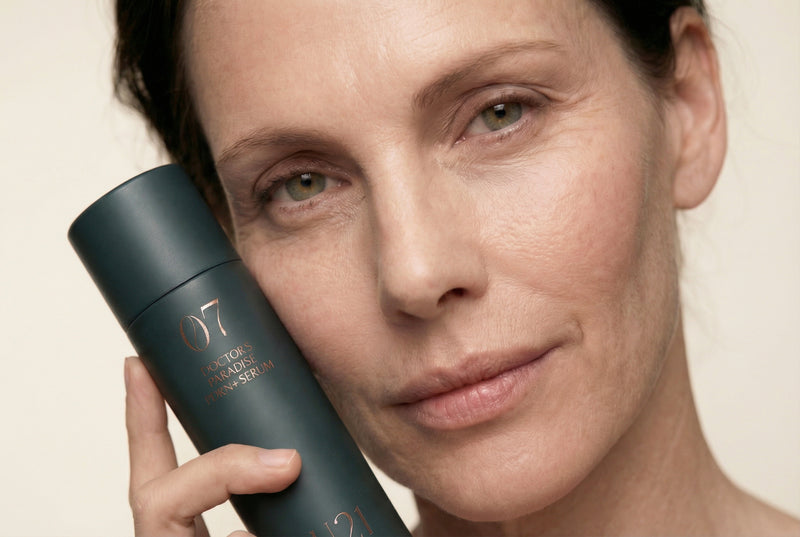 Wirkt beruhigend auf reaktive Haut und kann Rötungen sichtbar mindern (Centella-Triterpene, PDRN [Sodium DNA], Fermente).