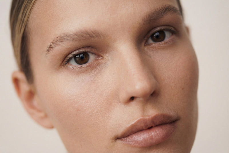 Reduziert oxidativen Stress (Vitamin E, Croton-lechleri-Harz „Dragon’s Blood“).