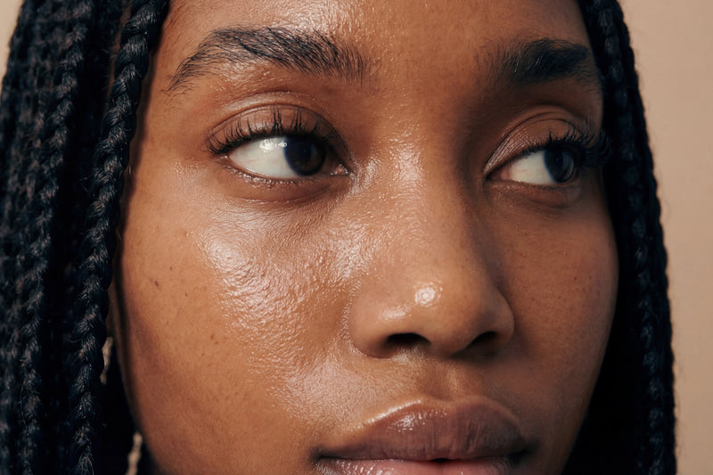 Visibly smoother skin (RU21 Radiance Lift).